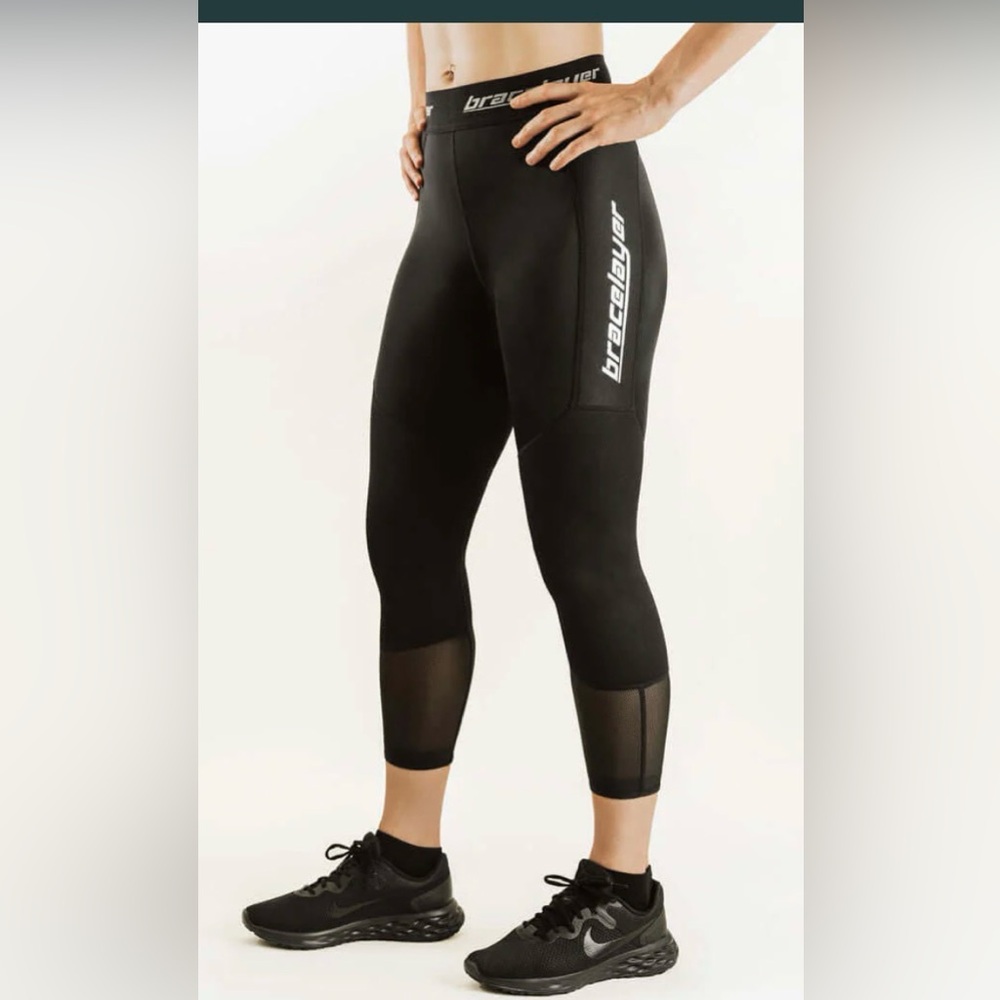 Black Women's Active Capri Leggings Sz L NWT